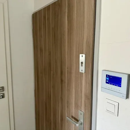 Daire Simcity Vii I Downtown 24 7 W Parking And Terrace Banská Bystrica